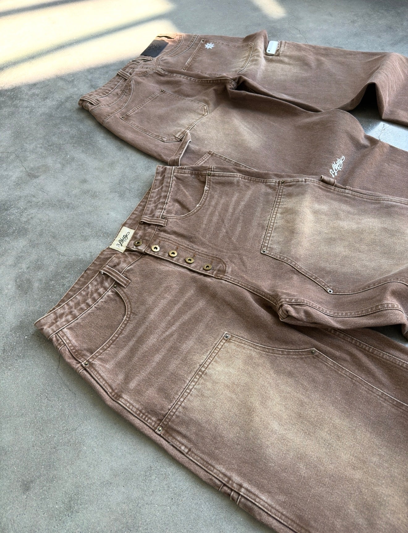 LIBITY DOUBLE KNEE DENIM JEANS (BROWN WASH)